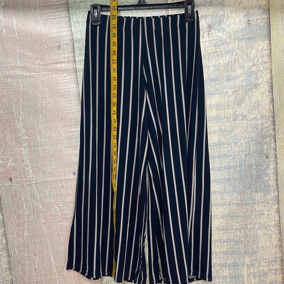 - In good used condition Woman’s Capella wide leg pants. Size is medium. - Picture 12 of 14
